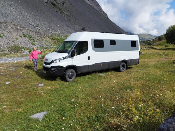 artisan aménageur de vans et fourgons et voyages en montagne en Savoie